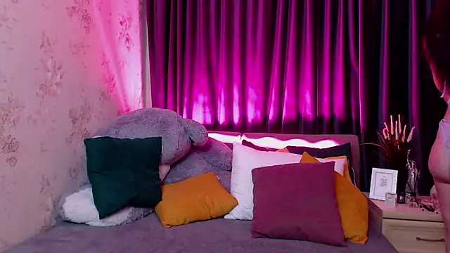 Nina Blum  online show from 03.29.26