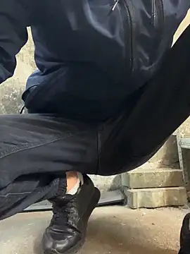 Snapshot of bmwe71 chatting on 11.18.25 bmwe71 online show from 11.18.25