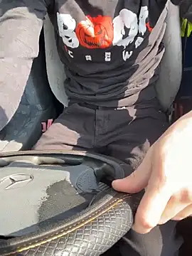 Snapshot of bmwe71 chatting on 03.16.26 bmwe71 online show from 03.16.26