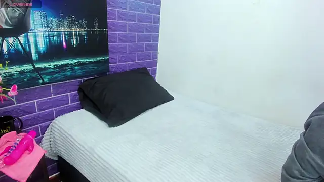 Cora 222 online show from 09.20.25