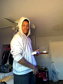 Snapshot of ShakeShaq chatting on 09.23.25 ShakeShaq online show from 09.23.25