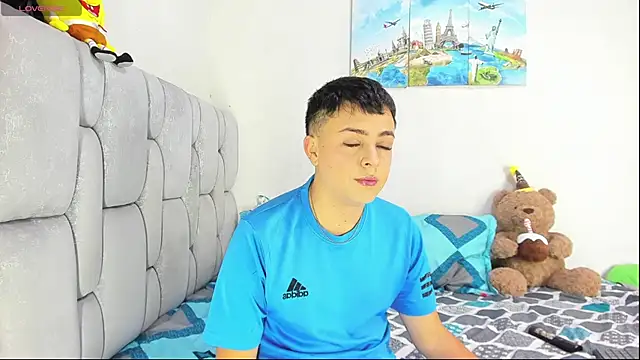 Snapshot of christopher_Hot chatting on 02.06.26 christopher Hot online show from 02.06.26