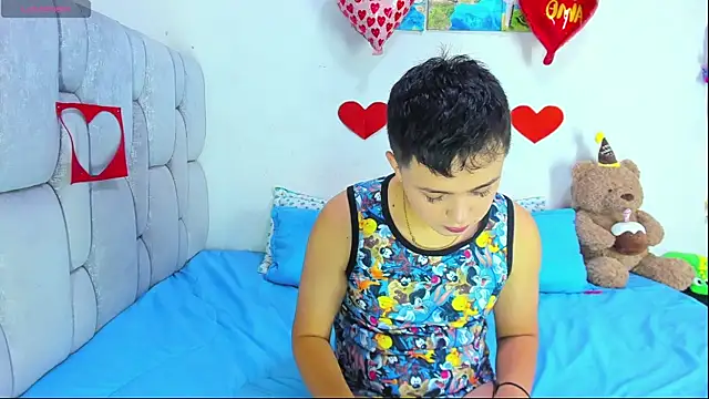 Snapshot of christopher_Hot chatting on 02.12.26 christopher Hot online show from 02.12.26