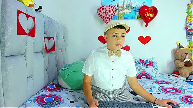 Snapshot of christopher_Hot chatting on 02.16.26 christopher Hot online show from 02.16.26