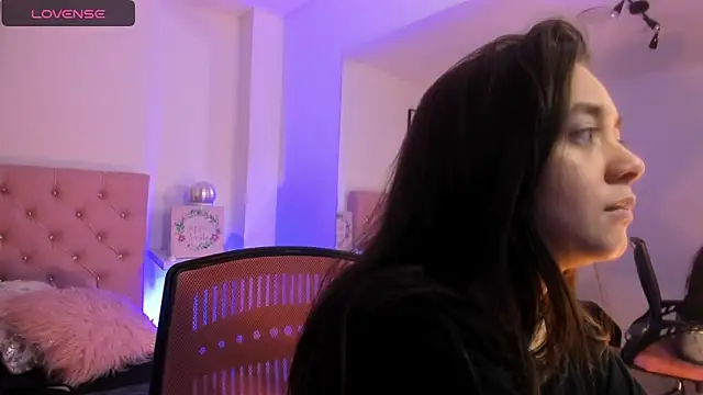 Snapshot of ambar_69_ chatting on 12.18.25 ambar 69 online show from 12.18.25