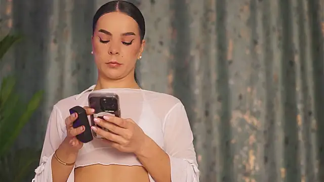 DeniseBlu online show from 10.10.25