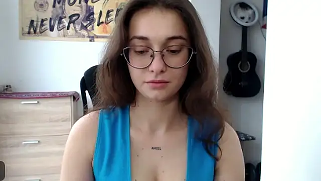 HotAnna2004 online show from 09.13.25