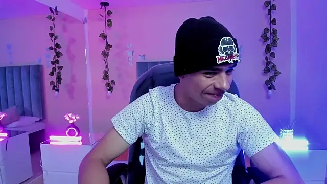 Muscle Scott online show from 11.05.25