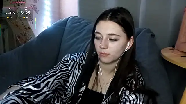 Sophiecuttie online show from 10.24.25