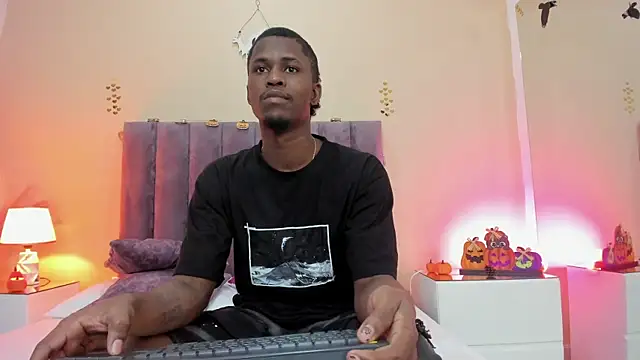 Kiaraa y Her Crazy online show from 10.30.25