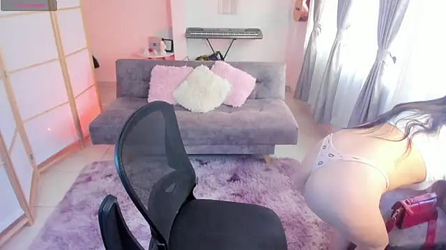 Snapshot of amelia-coben chatting on 09.18.25 amelia-coben online show from 09.18.25