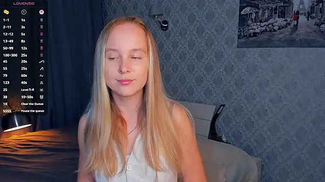 Snapshot of SoonMoor chatting on 09.19.25 SoonMoor online show from 09.19.25