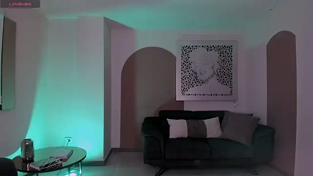 Snapshot of SussyBellX chatting on 11.07.25 SussyBellX online show from 11.07.25