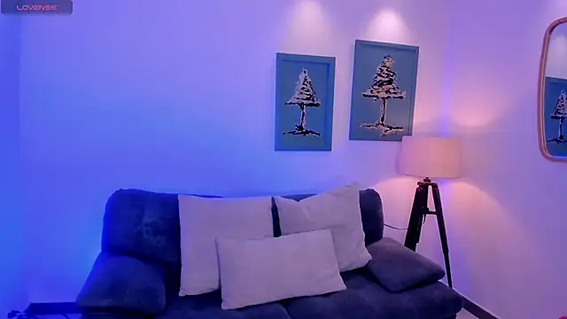 Snapshot of SussyBellX chatting on 11.19.25 SussyBellX online show from 11.19.25