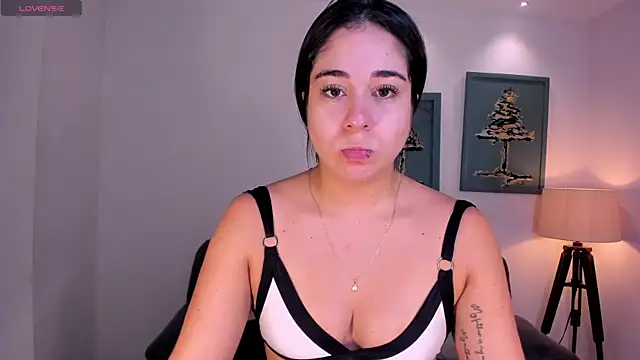 Snapshot of SussyBellX chatting on 11.23.25 SussyBellX online show from 11.23.25