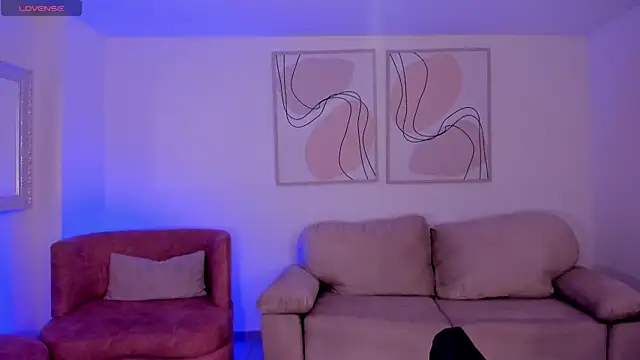 Snapshot of SussyBellX chatting on 11.25.25 SussyBellX online show from 11.25.25