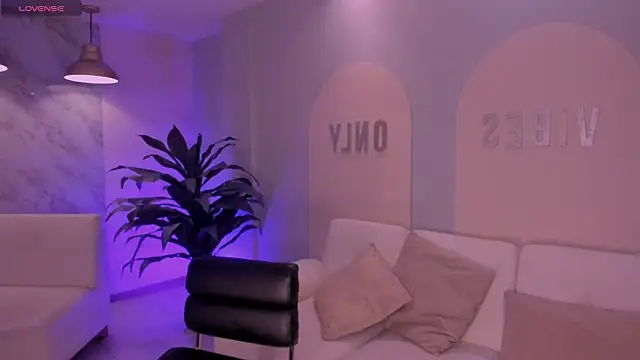 Snapshot of SussyBellX chatting on 02.14.26 SussyBellX online show from 02.14.26