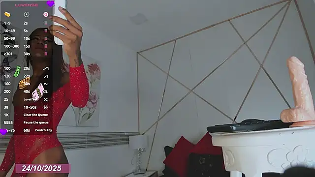 Snapshot of shantal_chocolet chatting on 10.24.25 shantal chocolet online show from 10.24.25