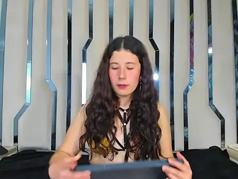 Snapshot of AuroraFishx69 chatting on 10.03.25 AuroraFishx69 online show from 10.03.25