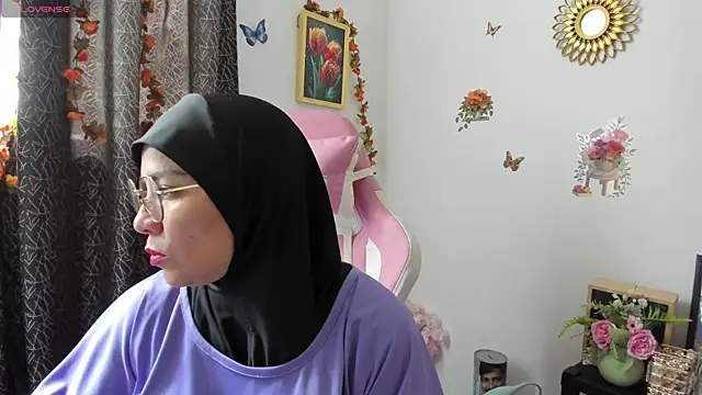 Snapshot of dalila_kemur chatting on 05.25.26 dalila kemur online show from 05.25.26
