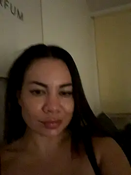 Snapshot of SweetMeiiii chatting on 10.14.25 SweetMeiiii online show from 10.14.25