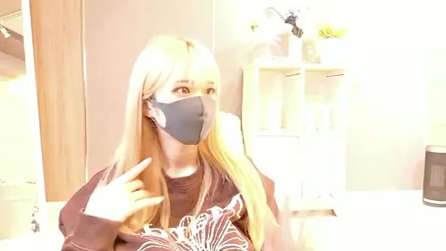 Snapshot of Una_chan_ chatting on 10.22.25 Una chan  online show from 10.22.25