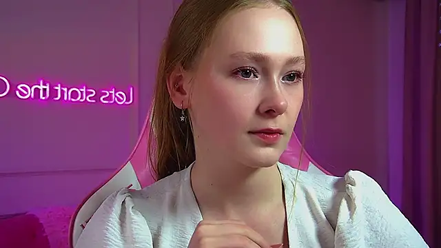 Snapshot of AgataFoxley chatting on 06.23.26 AgataFoxley online show from 06.23.26