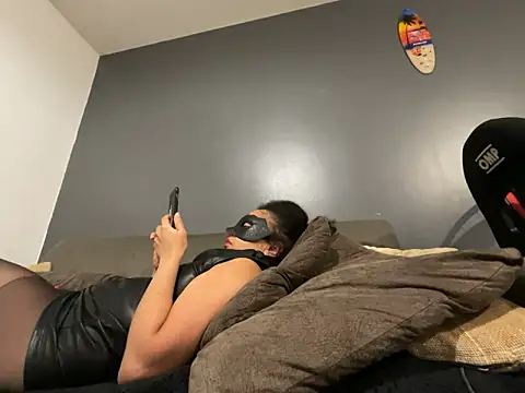 Snapshot of MILF_Stephanie chatting on 11.22.25 MILF Stephanie online show from 11.22.25