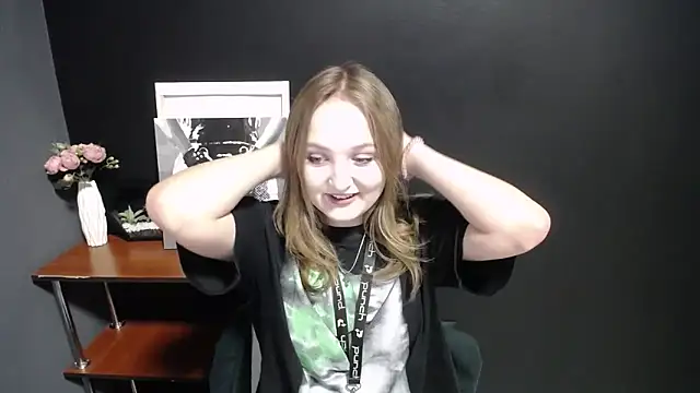Snapshot of Mystic_nikole chatting on 09.11.25 Mystic nikole online show from 09.11.25