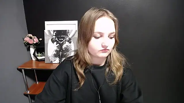 Snapshot of Mystic_nikole chatting on 09.30.25 Mystic nikole online show from 09.30.25