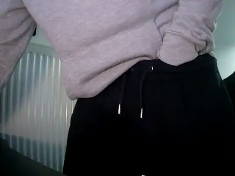 Snapshot of Xfroska chatting on 09.29.25 Xfroska online show from 09.29.25