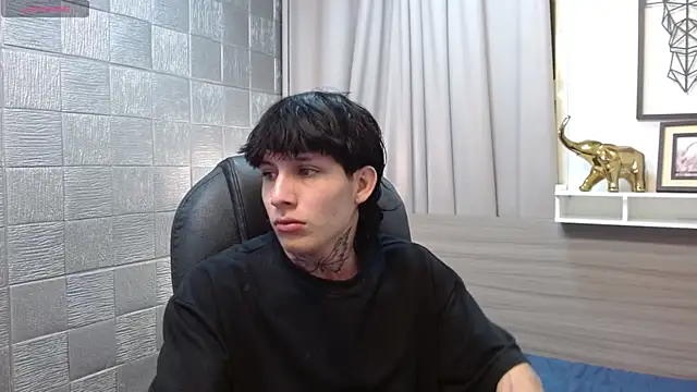 Snapshot of Iantwink18 chatting on 11.07.25 Iantwink18 online show from 11.07.25