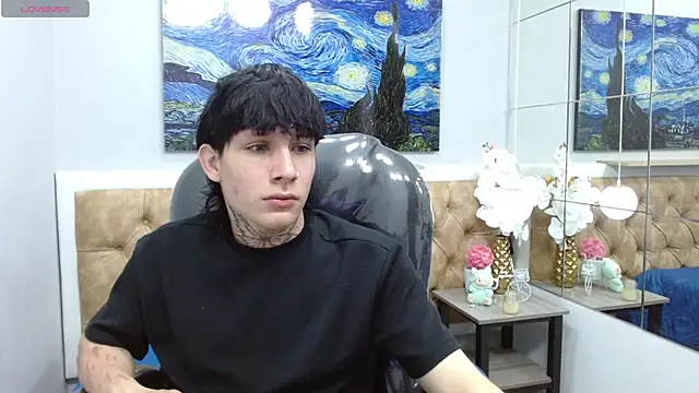 Snapshot of Iantwink18 chatting on 11.13.25 Iantwink18 online show from 11.13.25