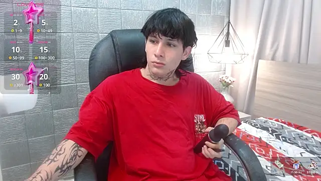 Snapshot of Iantwink18 chatting on 11.24.25 Iantwink18 online show from 11.24.25