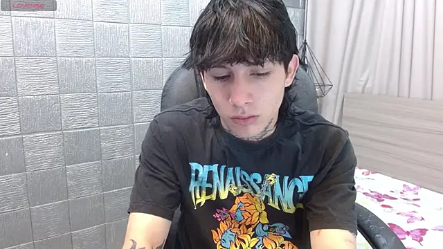 Snapshot of Iantwink18 chatting on 12.01.25 Iantwink18 online show from 12.01.25