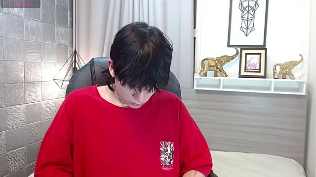 Snapshot of Iantwink18 chatting on 12.20.25 Iantwink18 online show from 12.20.25