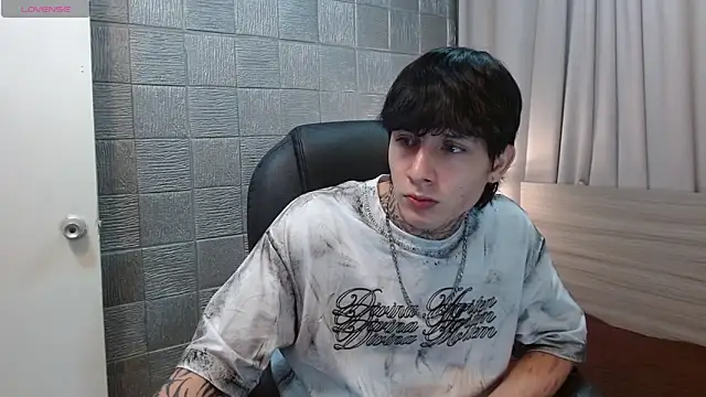 Snapshot of Iantwink18 chatting on 01.09.26 Iantwink18 online show from 01.09.26