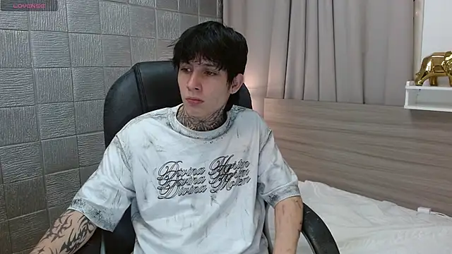 Iantwink18 online show from 02.10.26