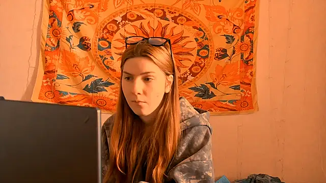 Snapshot of AliceCUNTach chatting on 04.24.26 AliceCUNTach online show from 04.24.26