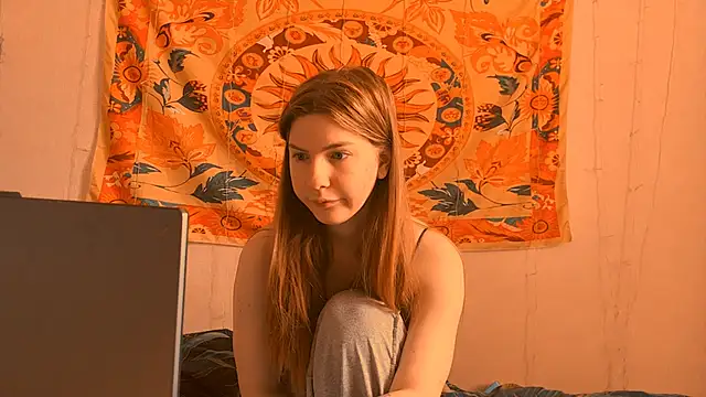Snapshot of AliceCUNTach chatting on 04.26.26 AliceCUNTach online show from 04.26.26