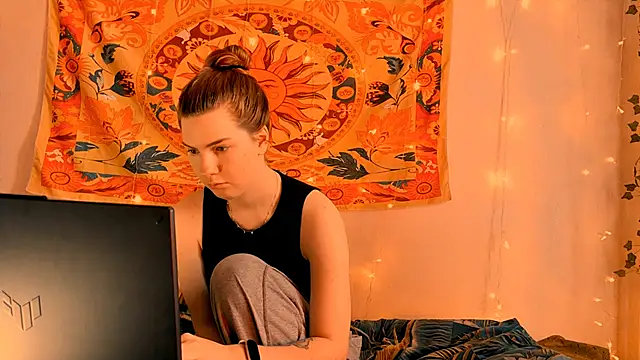Snapshot of AliceCUNTach chatting on 04.30.26 AliceCUNTach online show from 04.30.26