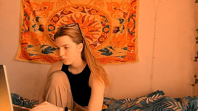 Snapshot of AliceCUNTach chatting on 05.06.26 AliceCUNTach online show from 05.06.26