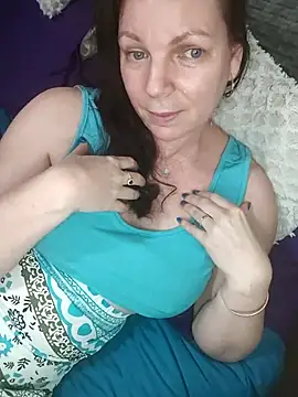 aussiepeaches online show from 09.17.25