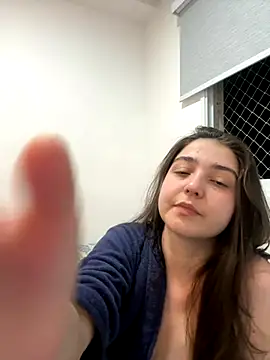 Snapshot of Floravip chatting on 10.28.25 Floravip online show from 10.28.25