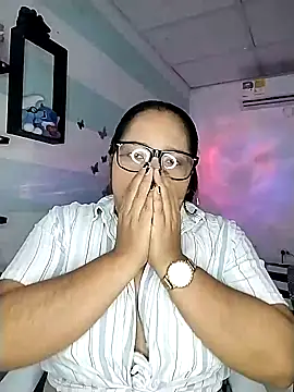 Snapshot of Angelly_ricura chatting on 10.17.25 Angelly ricura online show from 10.17.25