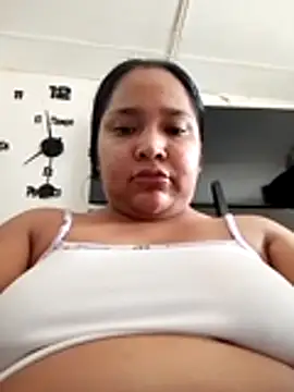 Snapshot of Angelly_ricura chatting on 06.17.26 Angelly ricura online show from 06.17.26