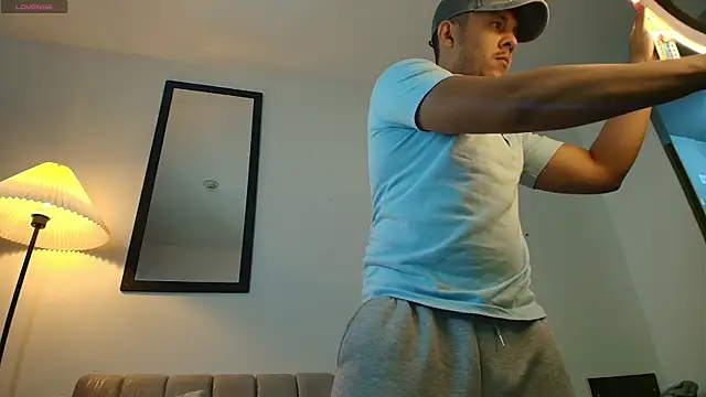 Snapshot of Misterjhons2 chatting on 09.30.25 Misterjhons2 online show from 09.30.25