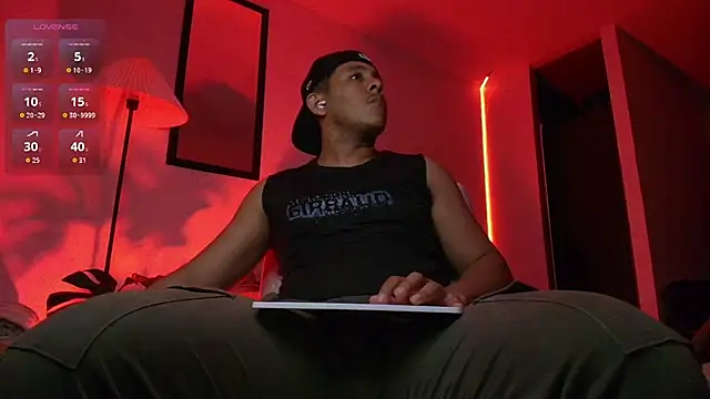 Snapshot of Misterjhons2 chatting on 10.10.25 Misterjhons2 online show from 10.10.25