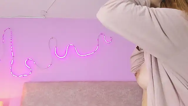 EmaRae1499 online show from 11.30.25