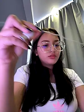 Snapshot of Angeldusttt chatting on 09.25.25 Angeldusttt online show from 09.25.25